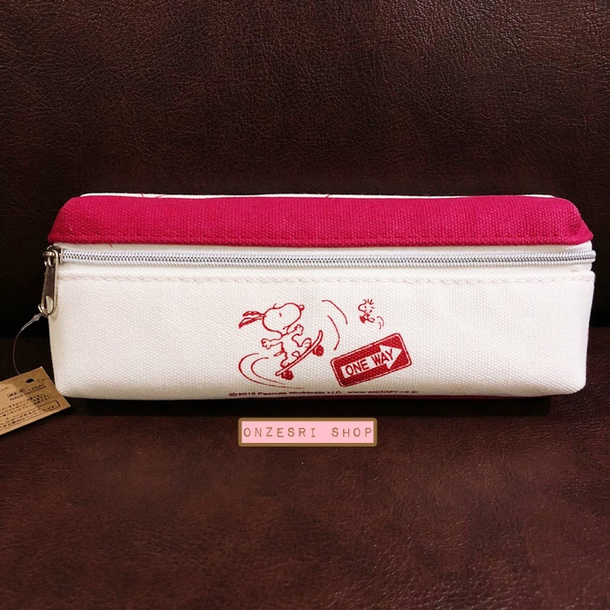 กระเป๋าเครื่องเขียน 2 ซิป ลาย Snoopy (New York City สีแดง) ขนาด 19 x 7 x 3 ซม.