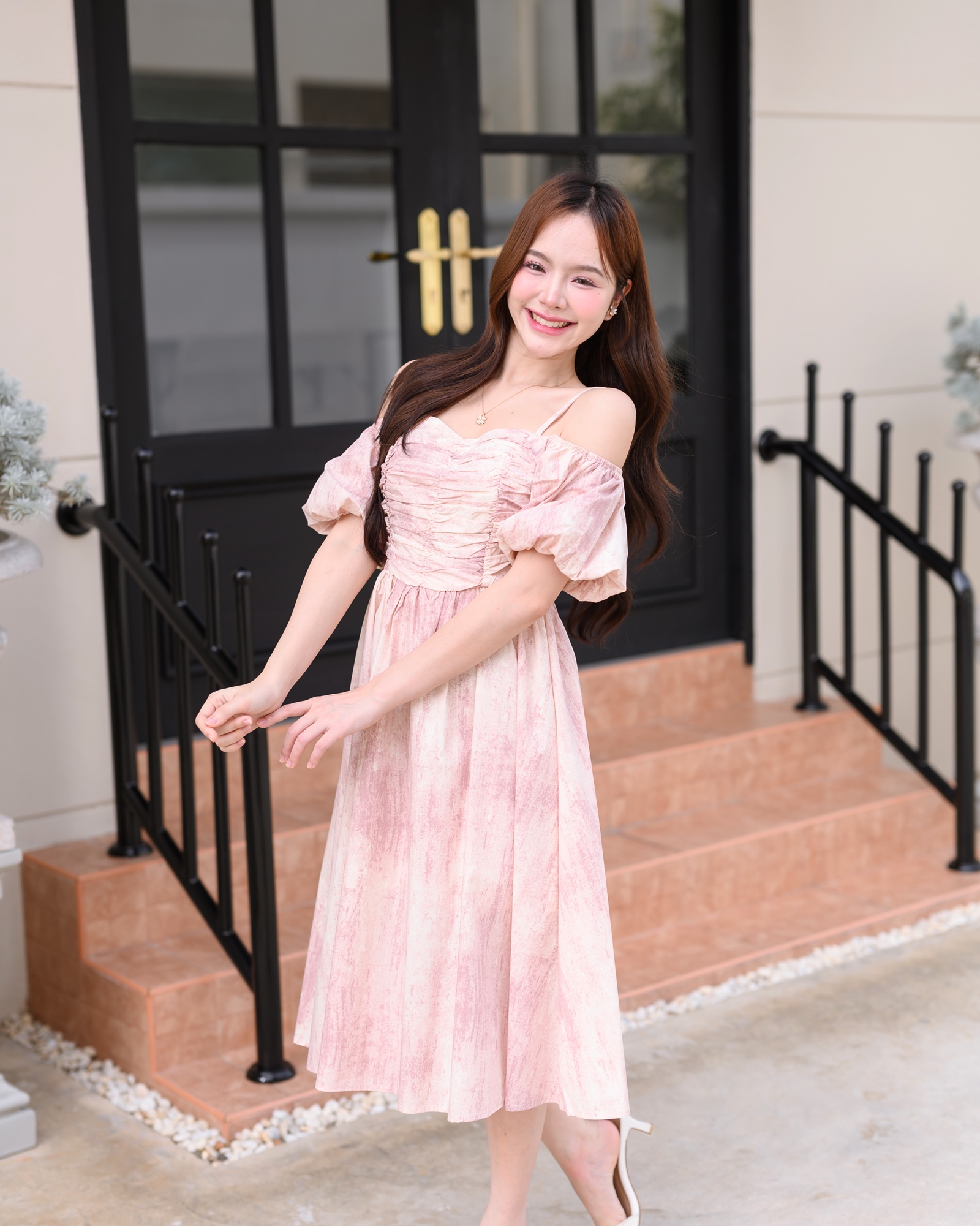 Pastel Puff Sleeve Dress เดรสเปิดไหล่แขนพอง : สีชมพู