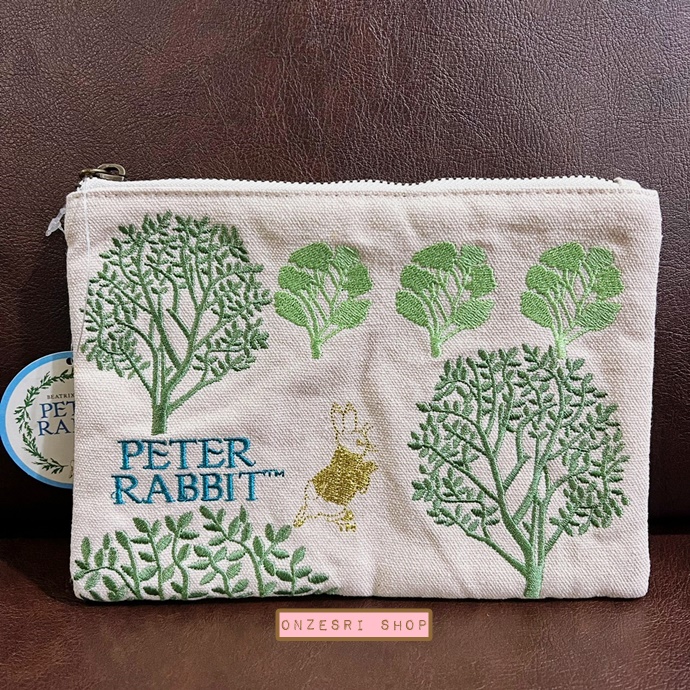 กระเป๋า Peter Rabbit สีเบจ ลายต้นไม้ เป็นงานลายปักสวย ซื้อที่ญี่ปุ่น ขนาด 18.5 x 14.8 x 0.7 ซม. **ของใหม่มีตำหนิ**