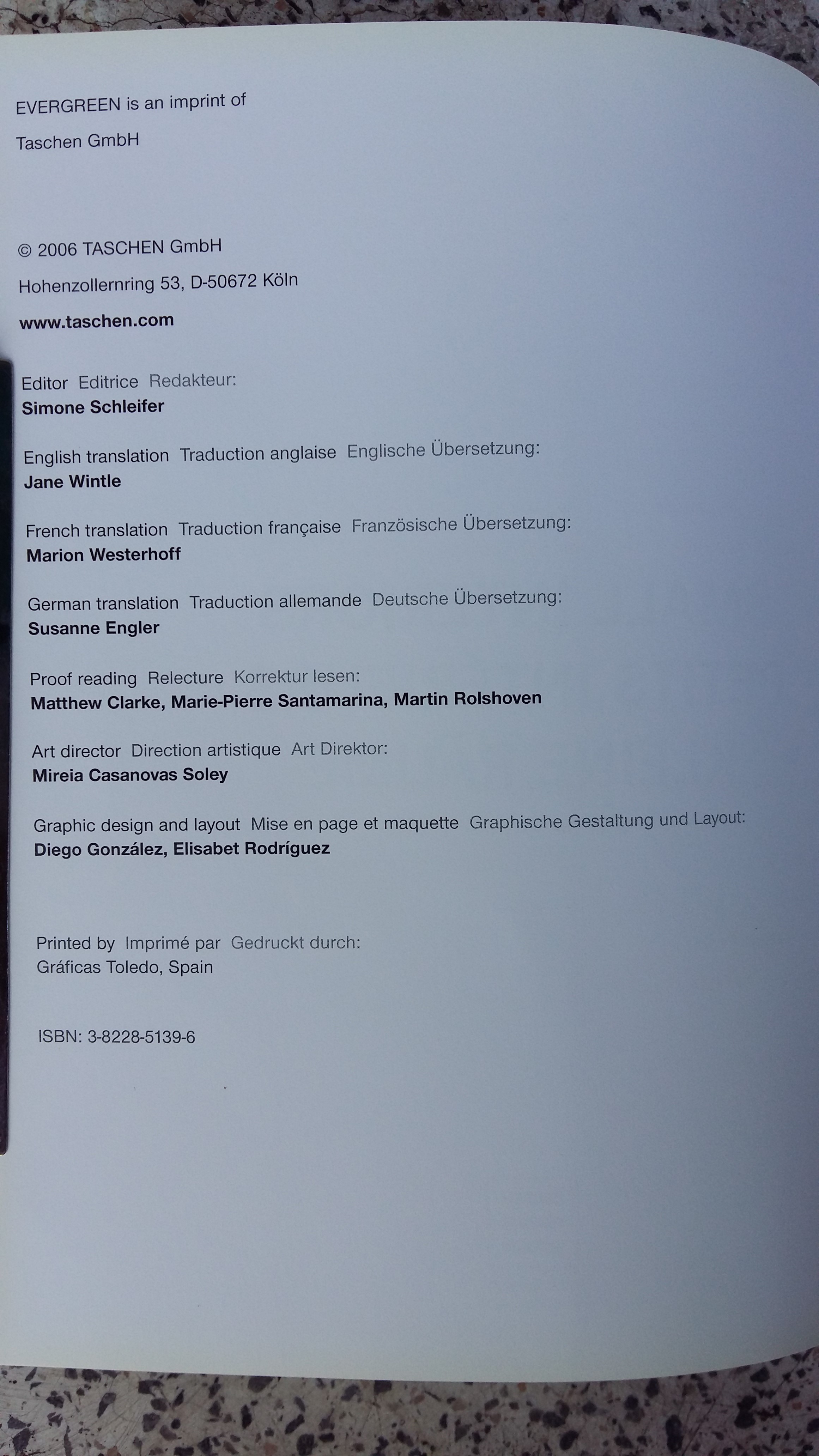 SMALL LNTERIORS / PETITS LNTERIEURS