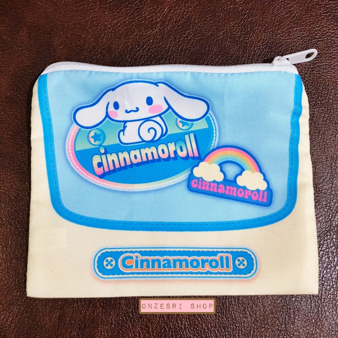 กระเป๋า Cinnamoroll Bag-Liked Pouch แบบสีเหลือง ขนาด 14.5 x 11.5 ซม. ทำเป็นลายกระเป๋าน่ารัก มีซิปปิดเปิดด้านบน ทำจากผ้า
