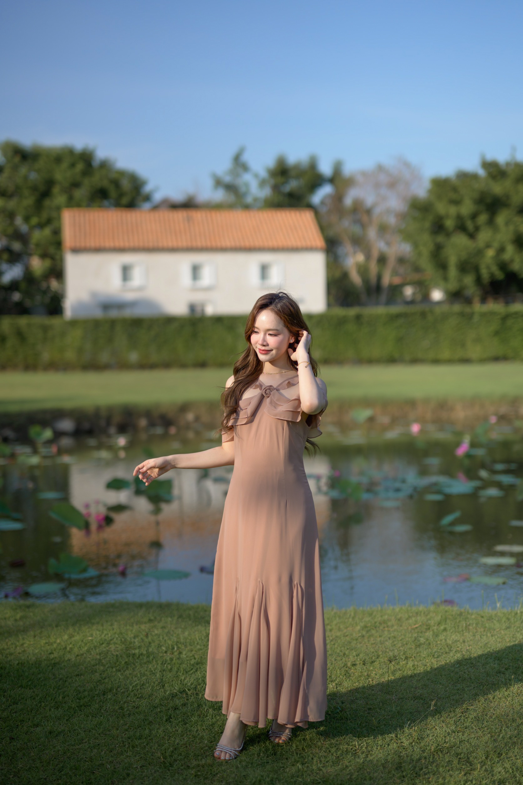 Fay Off-Shoulder Maxi Dress – Ovaltine สีโอวัลติน