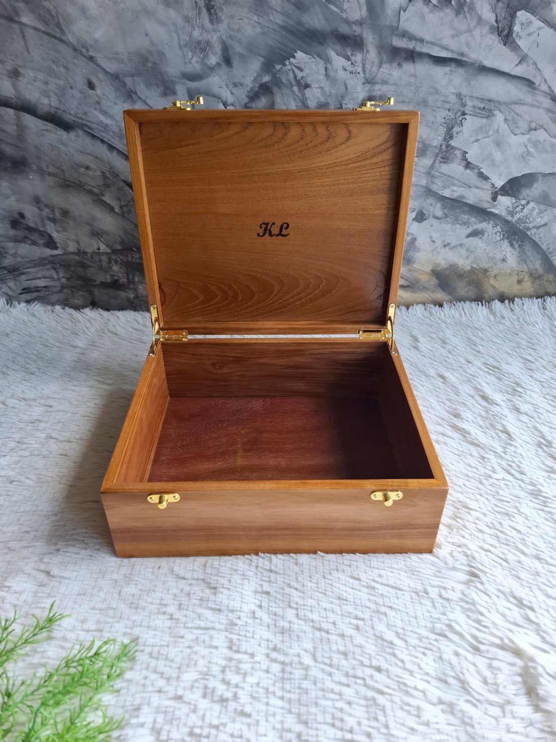 กล่องไม้สักฝาล็อค