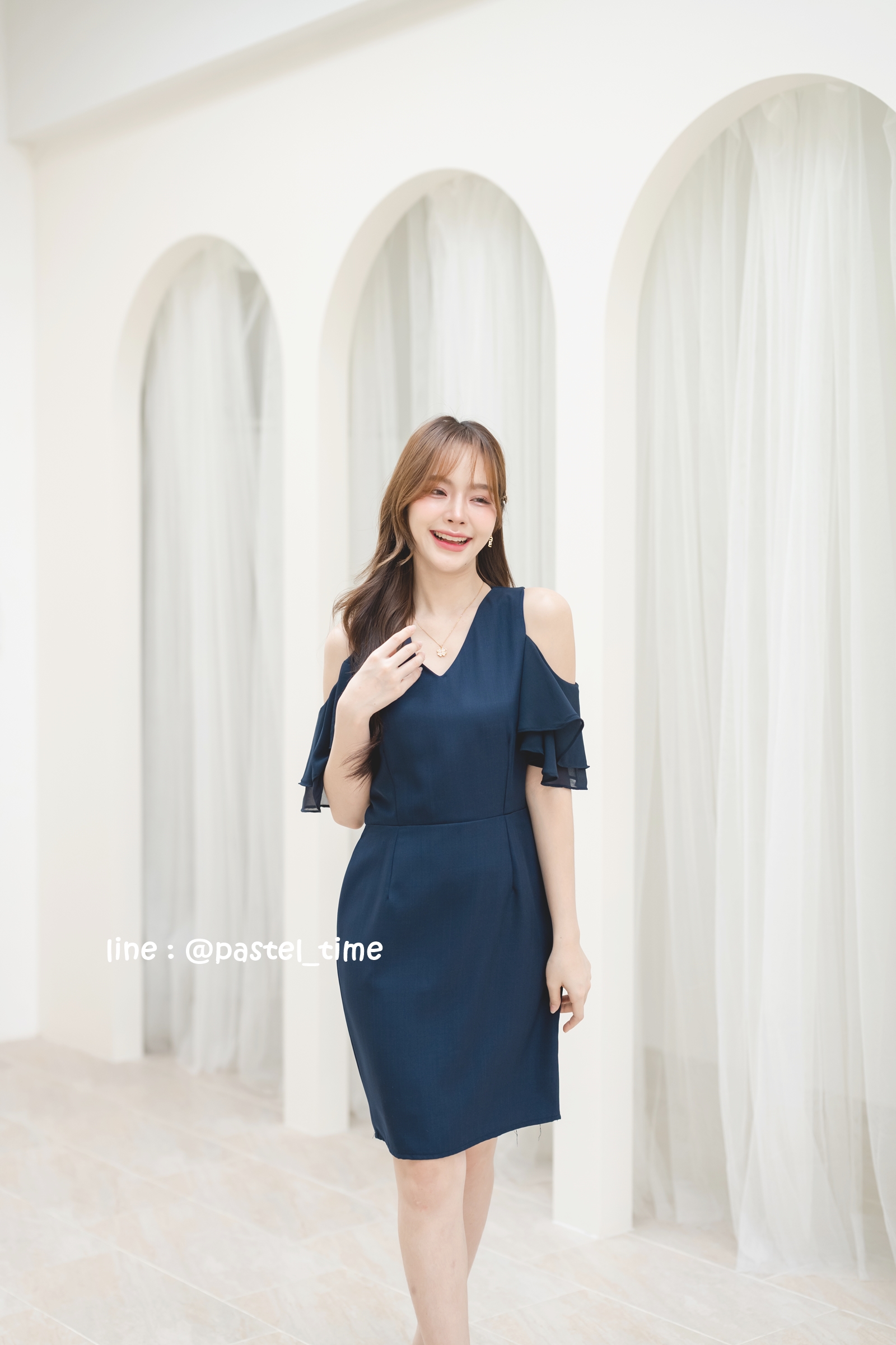 Vela off-shoulder dress : สีกรม