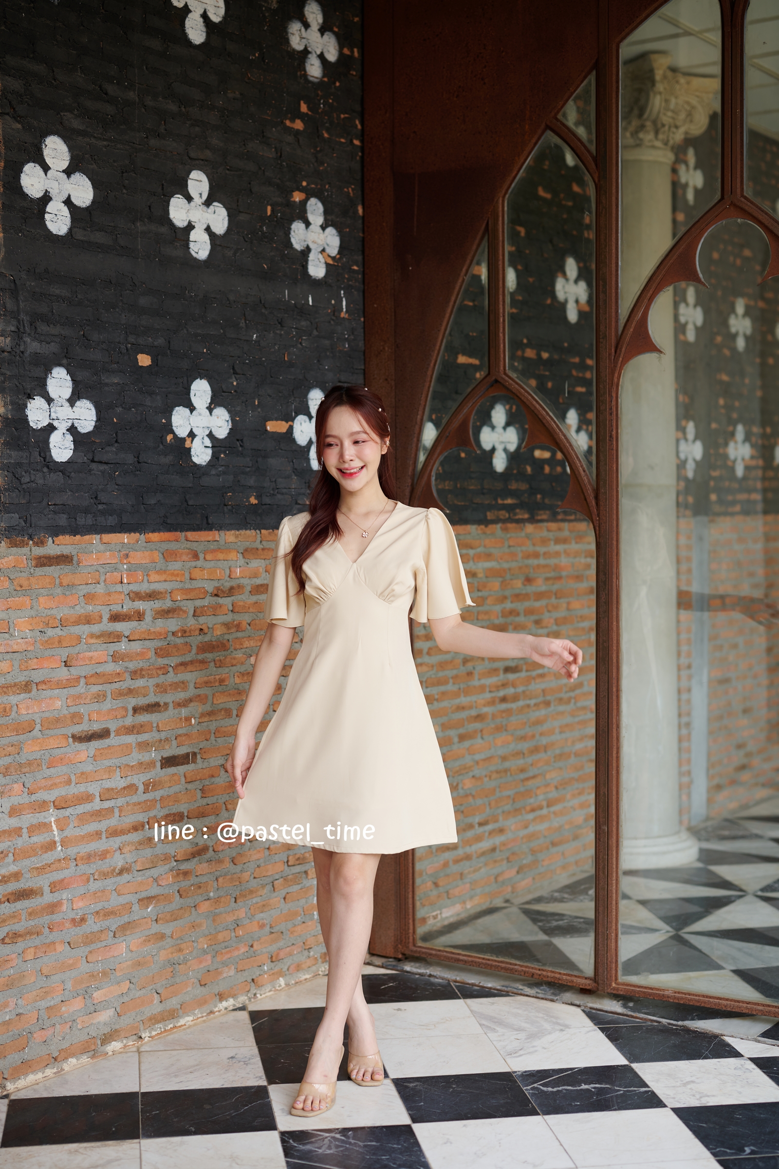 Sassy Flare Dress : สีครีม