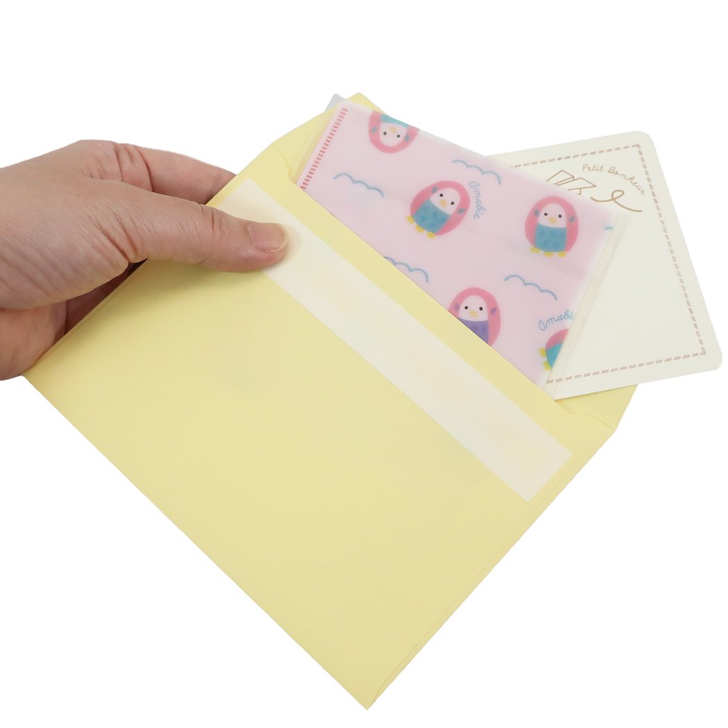 Petit Bonheur Mask Case & Card from Japan การ์ดพร้อมซองพลาสติกใส่มาสก์ แบบ Amabie สีชมพู มาพร้อมซอง ใช้เป็นของขวัญได้ ขนาดการ์ด 12 x 9 ซม. / ขนาดซองใส่มาสก์ 20.5 x 11 ซม. (วัดแบบกางออก)