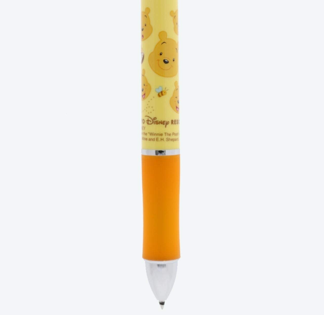 ปากกา Dr.Grip 4+1 ลาย Winnie the Pooh สีเหลือง เป็นปากกาหมึก 4 สี ดำ แดง เขียว น้ำเงิน และเป็นดินสอกดในแท่งเดียวกัน มีขายเฉพาะที่ Tokyo Disney Resort เท่านั้น