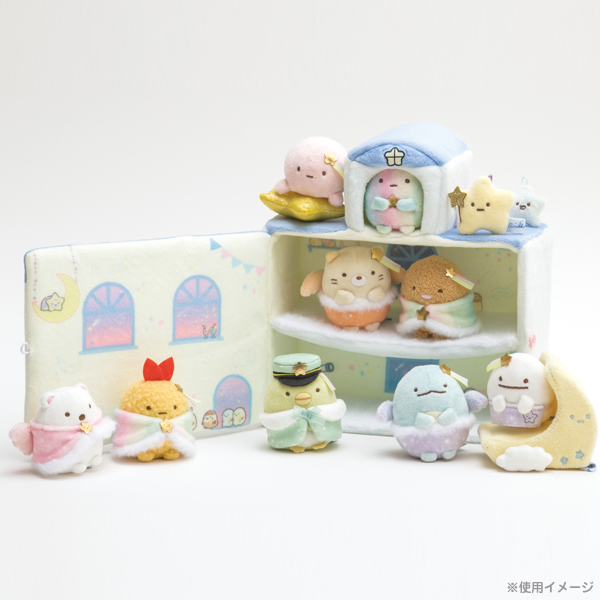 เซ็ตบ้านตุ๊กตา Sumikko Gurashi Hoshizora Sampo เป็นแบบหอดูดาว มาพร้อมตุ๊กตาไซส์ SS 2 ตัว (Tokage, หางกุ้งเทมปุระทอด) ขนาด 21.5 x 20 x 9.5 ซม.