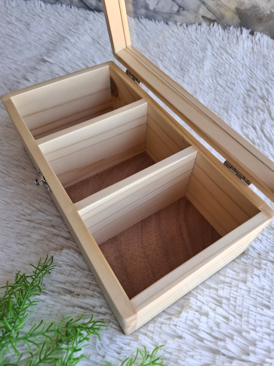 กล่องไม้ฝาล็อคอะครีลิคใส