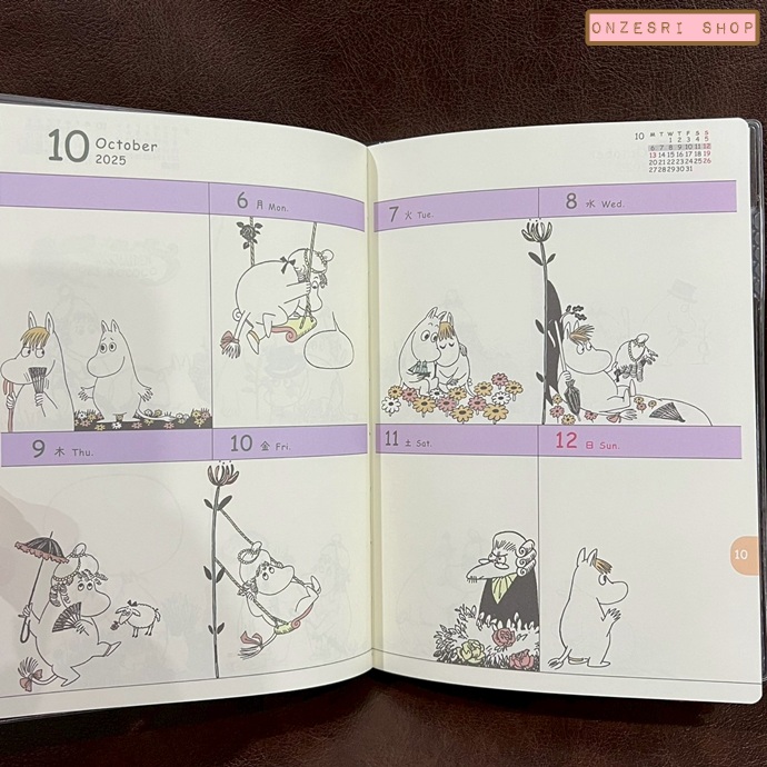 สมุด 2026 Schedule Book เล่มหนา B6 ลาย Moomin Comic Design สีเขียว ขนาด 13.5 x 18.8 x 1.1 ซม. (176 หน้า) มีให้จดตั้งแต่เดือน 10/2025 - 12/2026 เป็นปฎิทินแบบ monthly & weekly