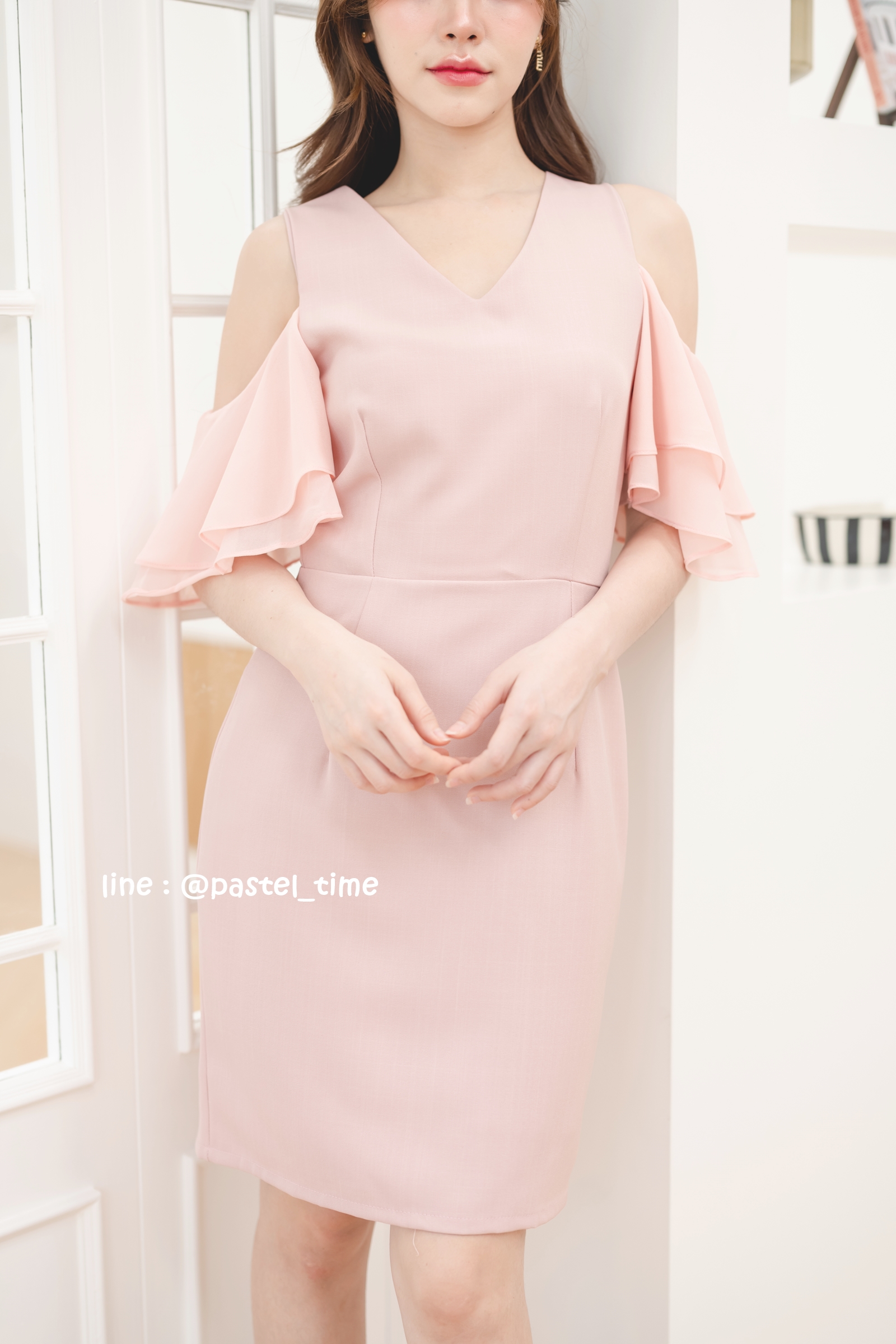 Vela off-shoulder dress : สีชมพู