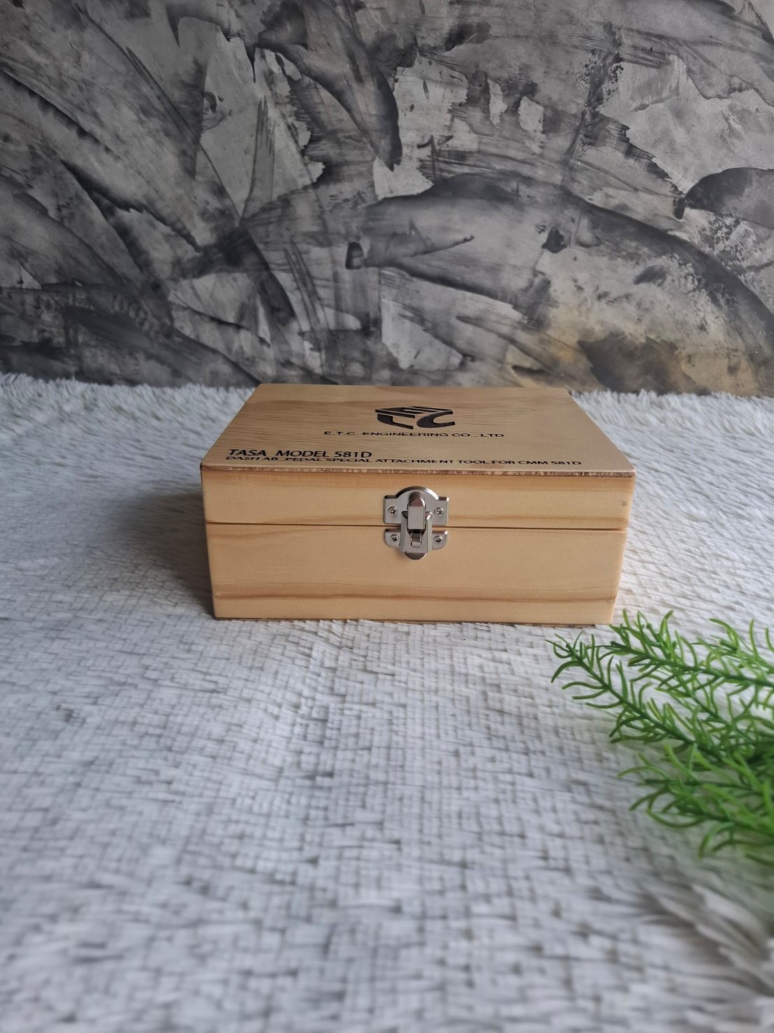 กล่องไม้สนฝาล็อค