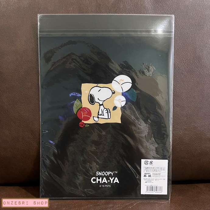 แฟ้ม A4 Snoopy Cha-ya (Limited) สีดำ มีเฉพาะที่คาเฟ่โรงน้ำชาสนูปปี้ที่ญี่ปุ่นเท่านั้น