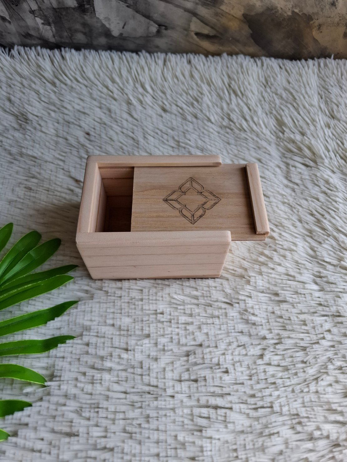 กล่องไม้ฝาสไลด์