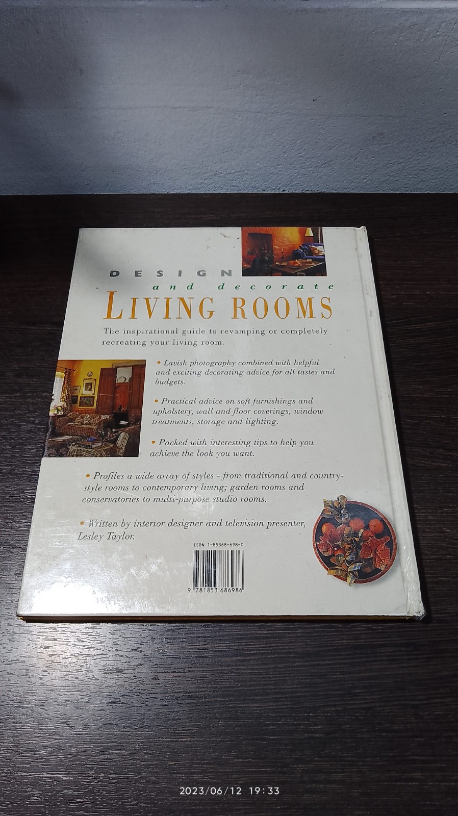 DESIGN and decorate LIVING ROOMS