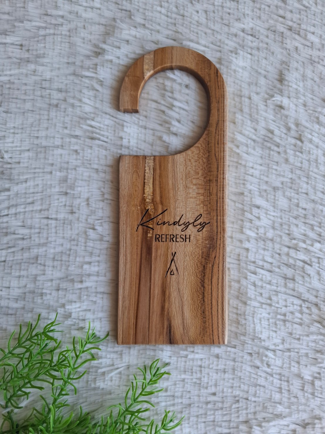 ป้ายไม้แขวนประตูห้อง