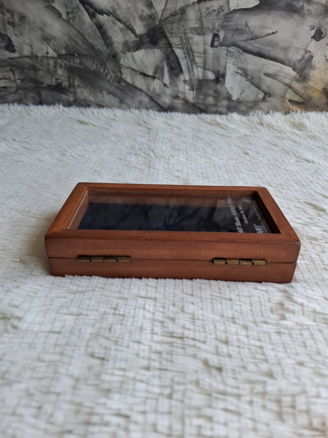 กล่องไม้ฝาล็อคอคิลิค