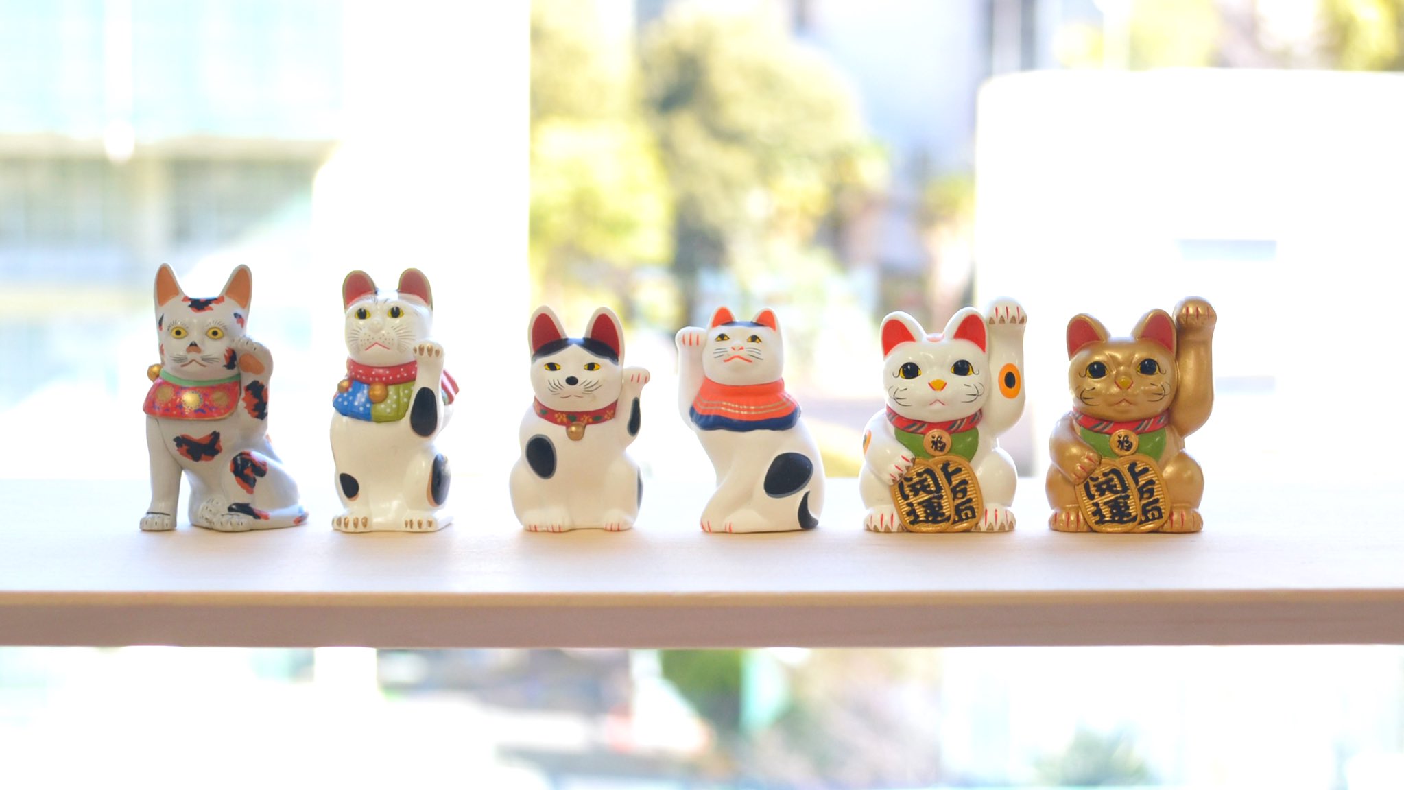 โมเดลแมวกวักนำโชค Maneki Neko Miniature Collection ขนาดสูงประมาณ 5 ซม. ของแท้จาก Manekineko Museum มี 5 แบบให้เลือก