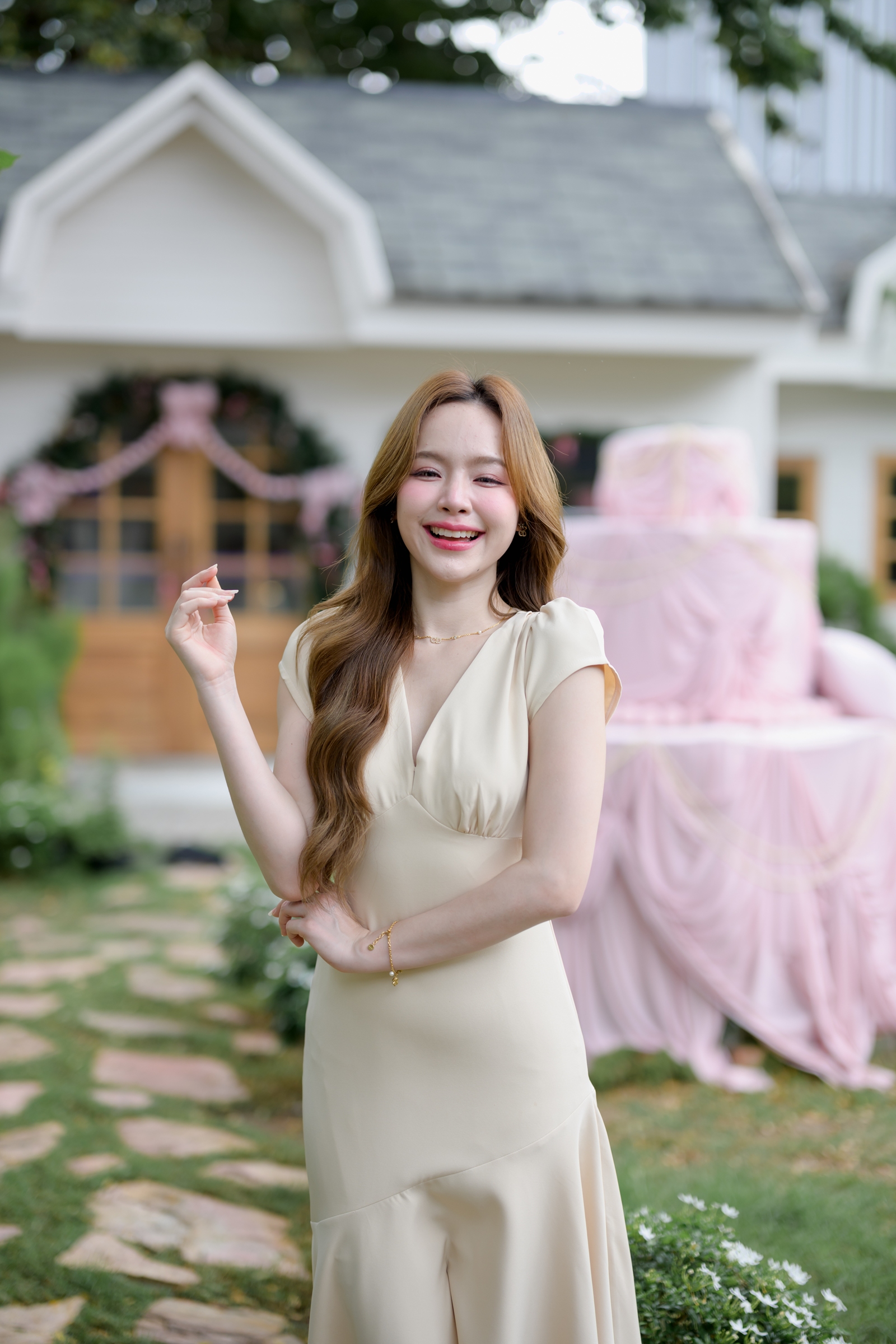 Petal Sway Maxi Dress : สีครีม