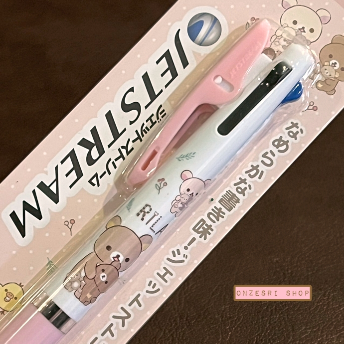 ปากกา San-X Jetstream 0.5 ลาย Chairoikoguma & Doll สีชมพูขาว หมึกมี 3 สี แดง ดำ น้ำเงิน ตรงที่เสียบเป็นแบบคลิป ติดแน่น