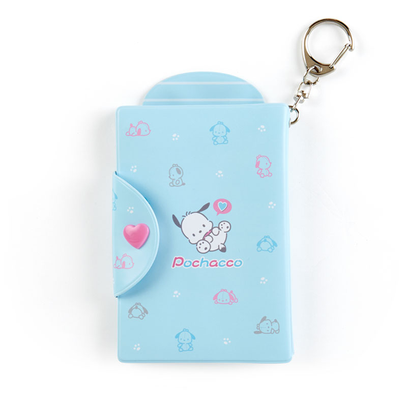 พวงกุญแจ Sanrio Character Ranking Memo & Seal Case แบบ Pochacco ขนาด 8 x 1 x 12.5 ซม. ด้านในมีกระดาษให้ 20 แผ่น สติกเกอร์ 13 ชิ้น ใส่รูปโชว์ด้านหน้าได้