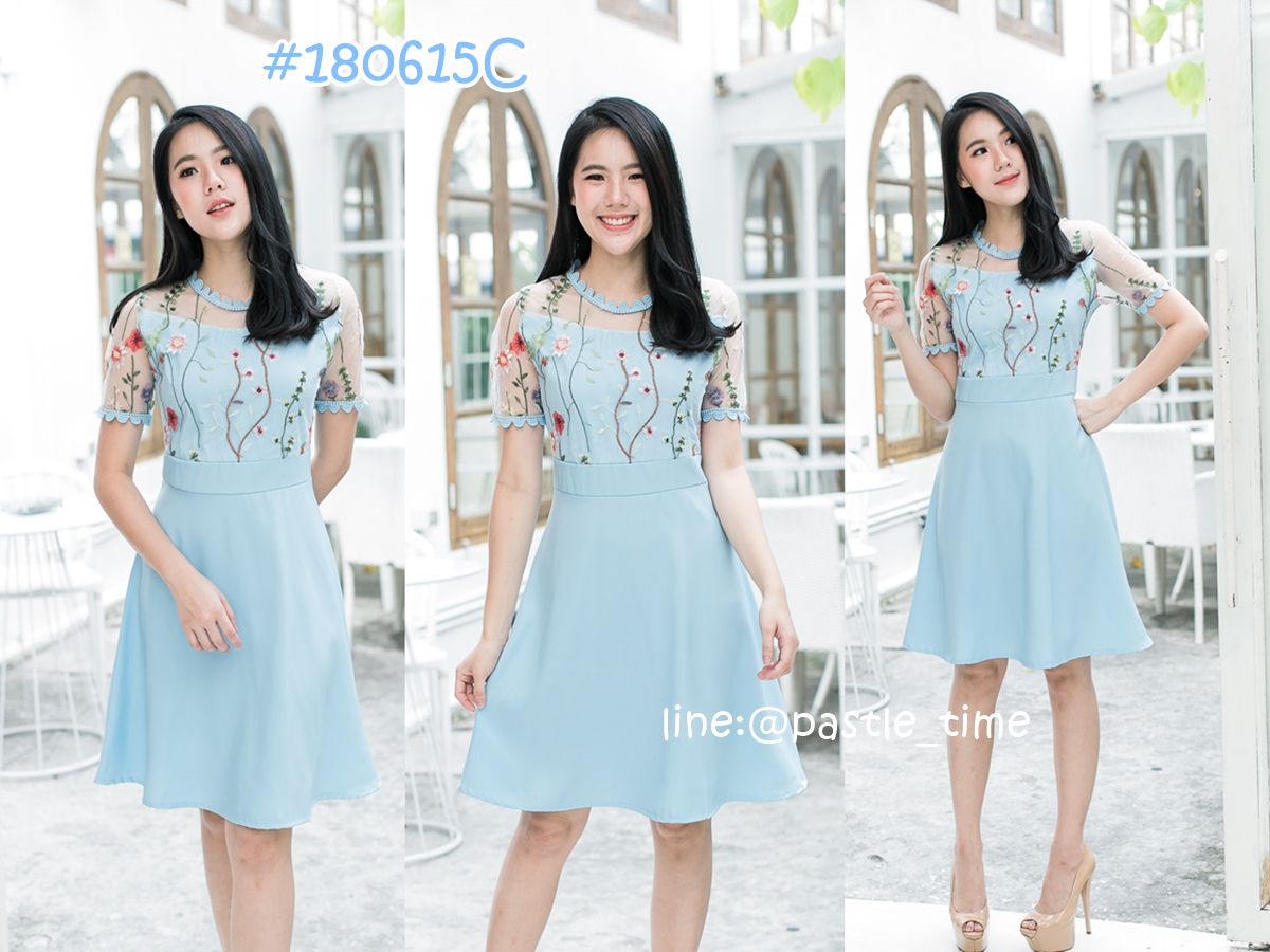 Ivy Flower Lace Dress – สีฟ้า
