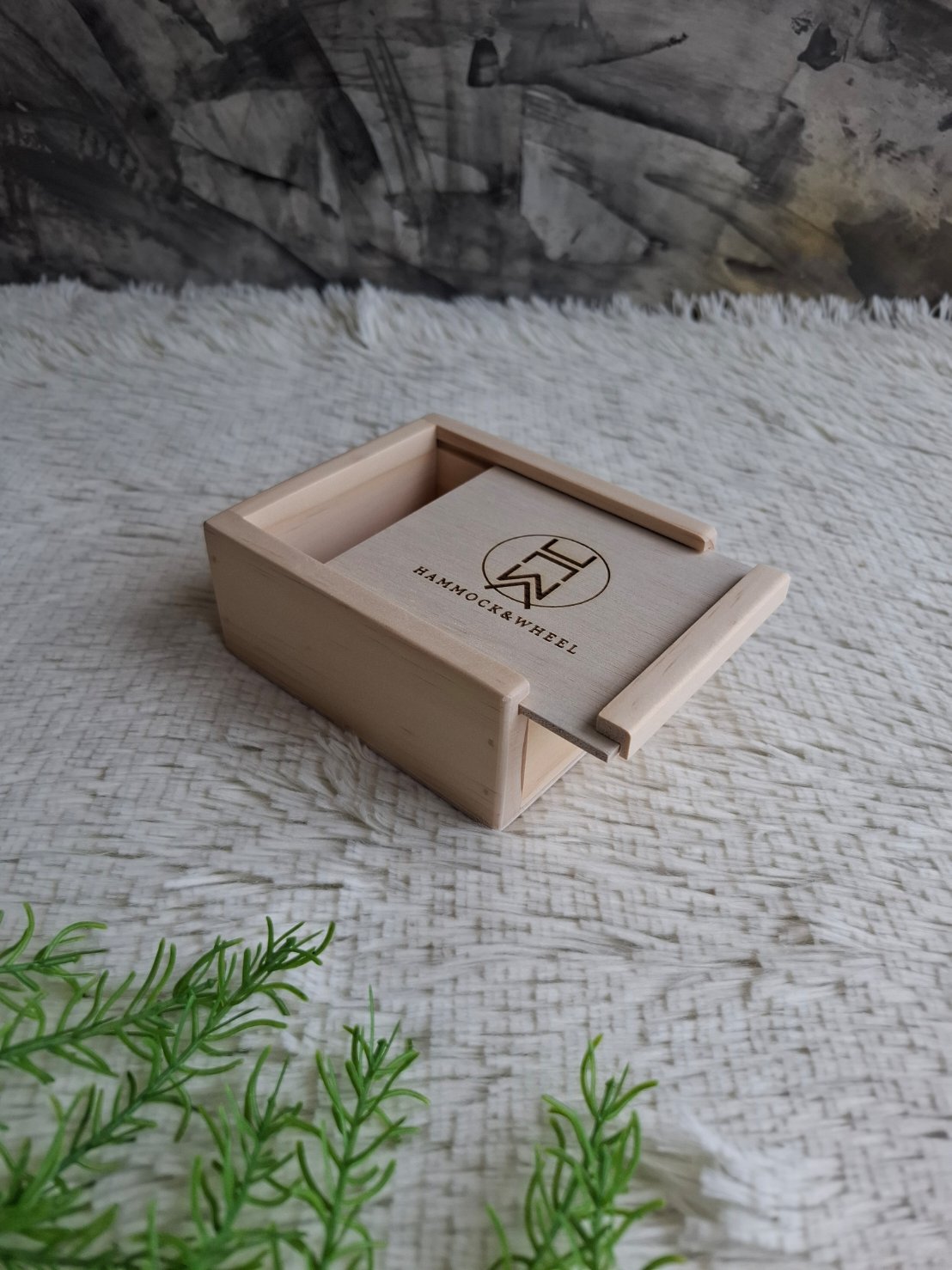 กล่องไม้ฝาสไลด์