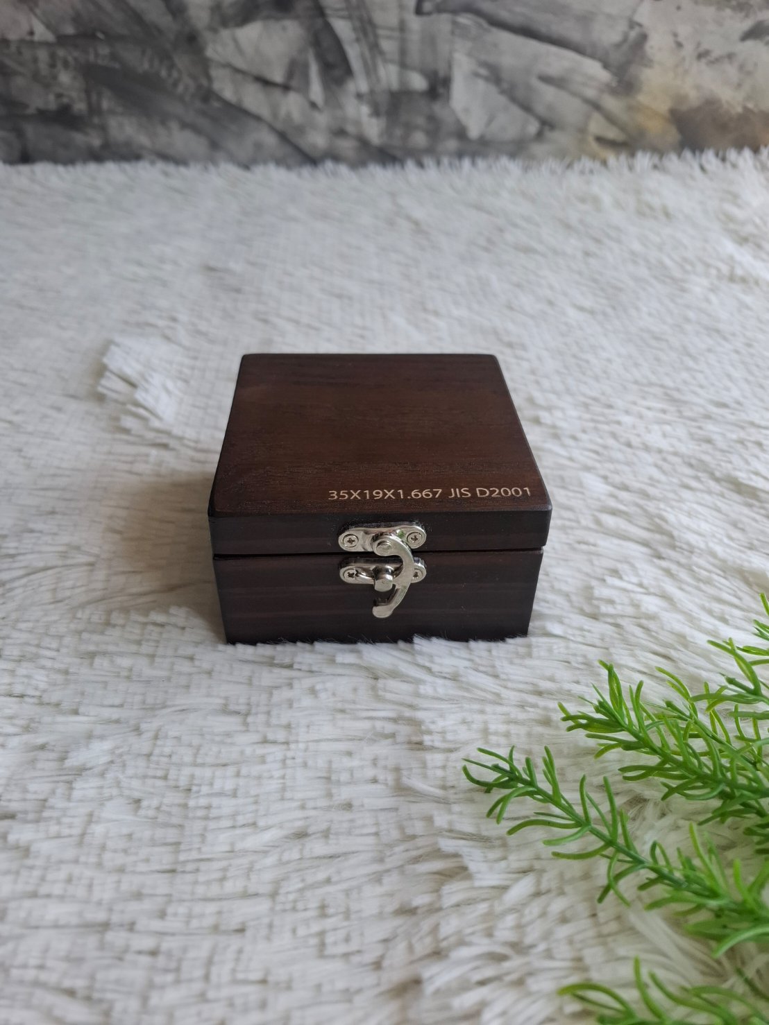 กล่องไม้สนฝาล็อคสัวอลนัท