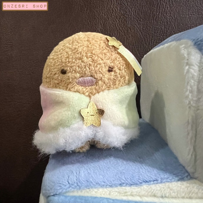 เซ็ตบ้านตุ๊กตา Sumikko Gurashi Hoshizora Sampo เป็นแบบหอดูดาว มาพร้อมตุ๊กตาไซส์ SS 2 ตัว (Tokage, หางกุ้งเทมปุระทอด) ขนาด 21.5 x 20 x 9.5 ซม.