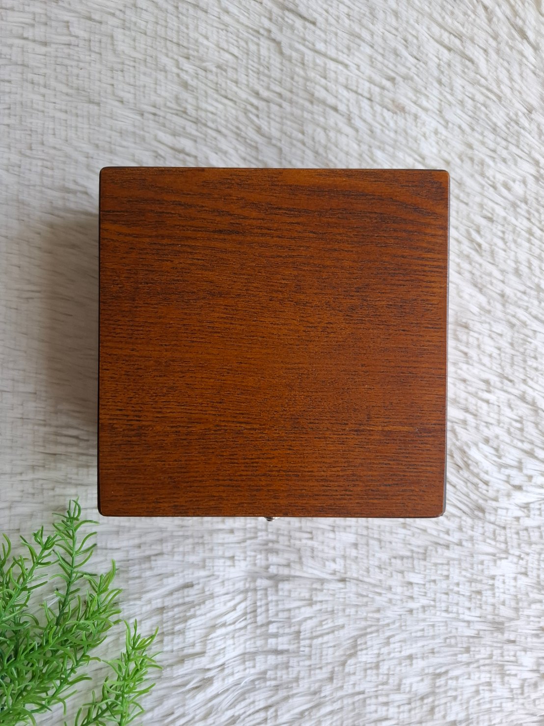 กล่องไม้สนฝาล็อค