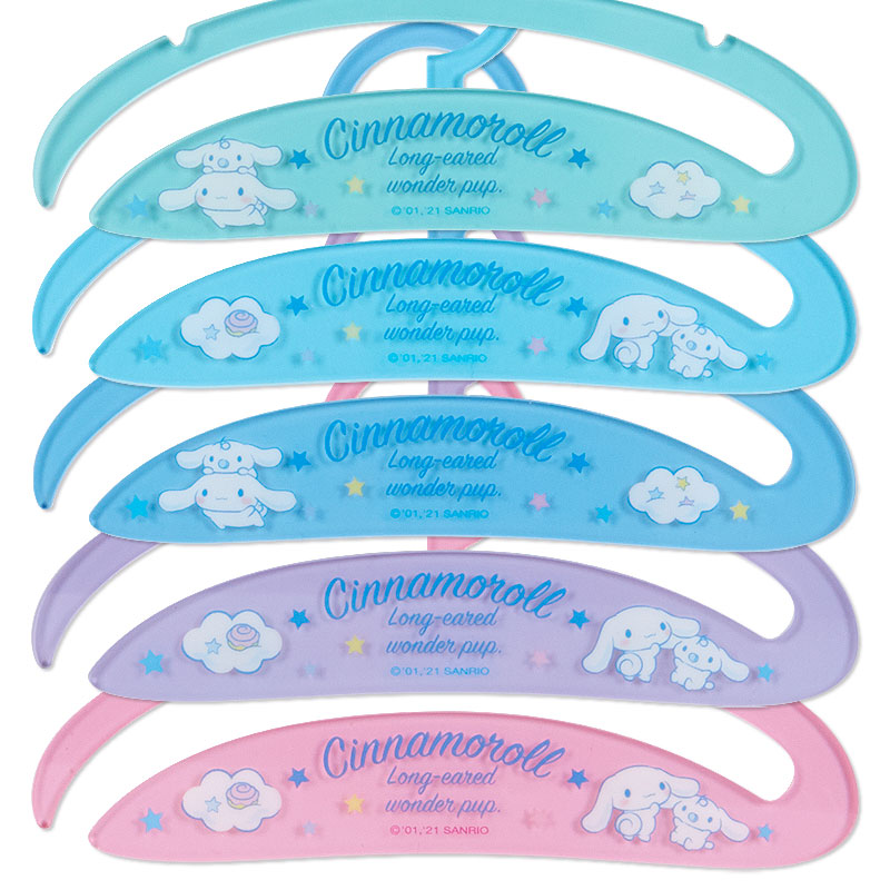 ที่แขวนหน้ากากอนามัย Sanrio แบบ Cinnamoroll สีฟ้า มีไม้แขวนให้ 5 ชิ้น ทำจากอะคริลิค เอาไว้แขวนหน้ากากหรือว่าชุดตุ๊กตาได้นะคะ ขนาด 28 x 10.5 x 27 ซม.