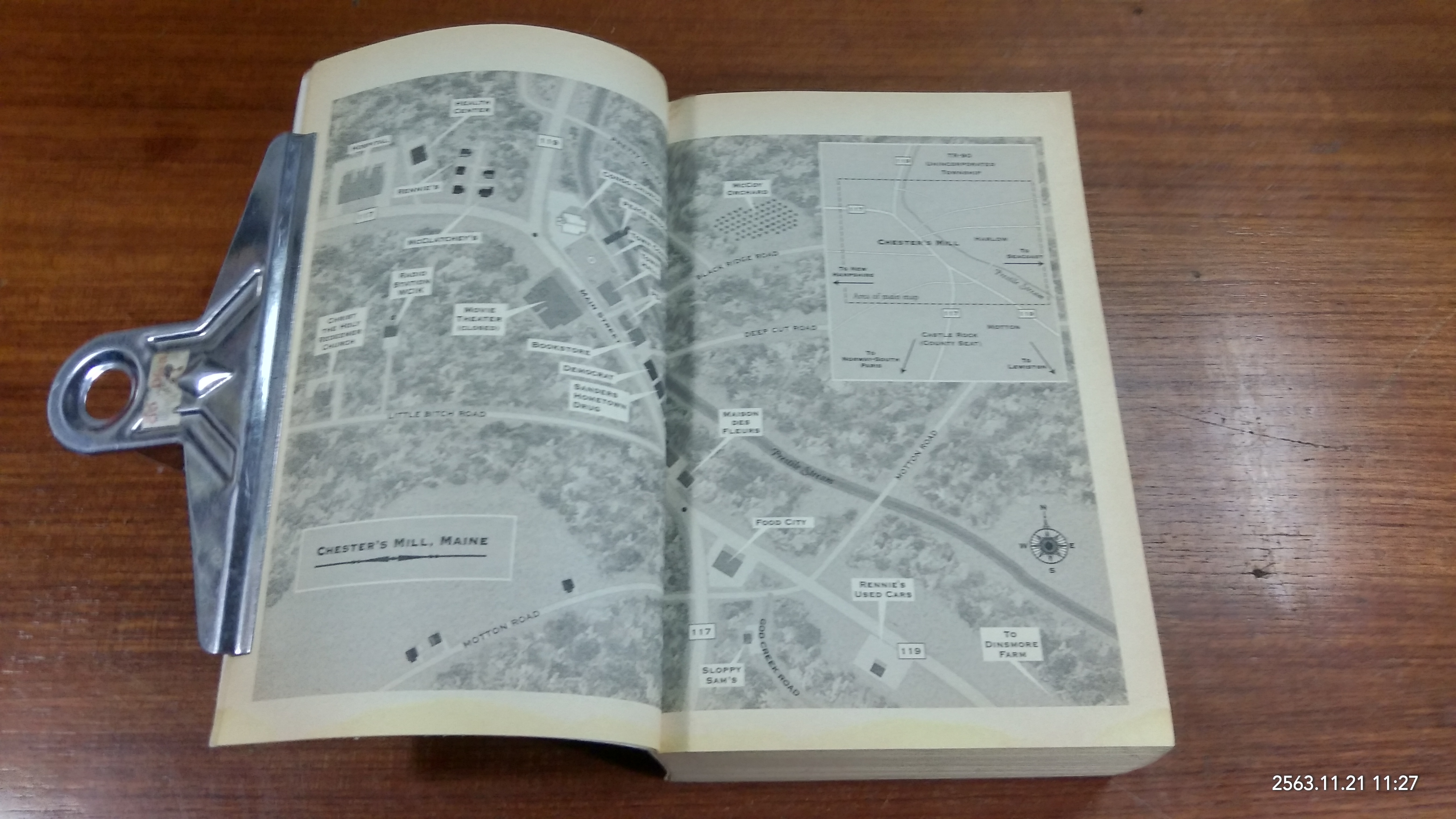 UNDER THE DOME / STEPHEN KING