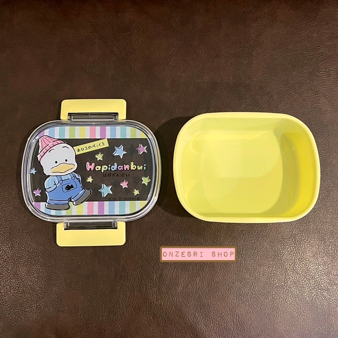 กล่องข้าว Hapidanbui Ahiru no Pekkle (Limited) สีเหลือง ขนาด 14 x 10.5 x 5 ซม. ไม่มีวางขายทั่วไป เป็นแบบต้องลุ้นกับทางหน้าร้าน Sanrio ที่ญี่ปุ่นเท่านั้น