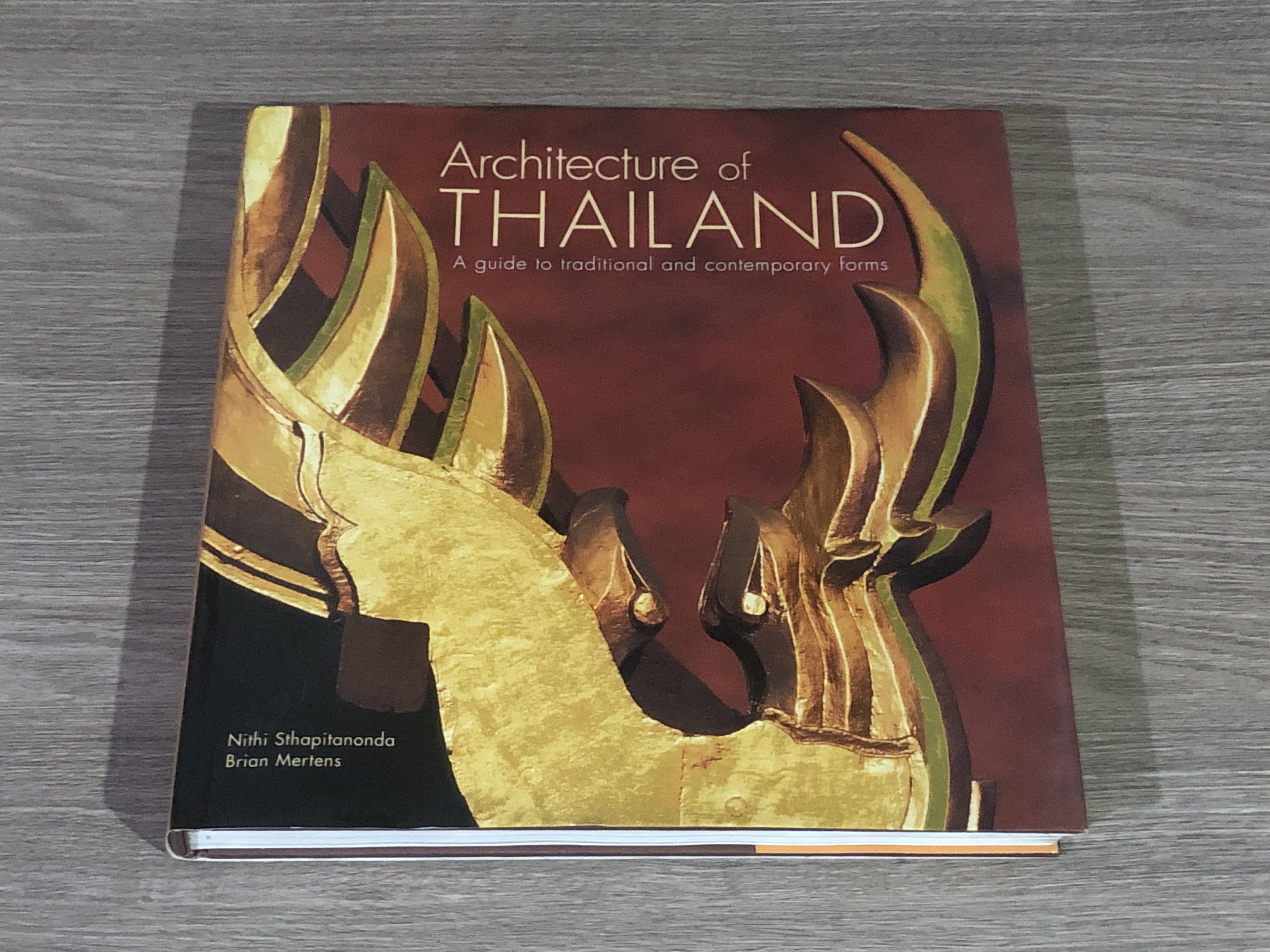 Architecture of Thailand : A Guide to Traditional and Contemporary Forms / Nithi Sathapitanon, Brian Mertens.