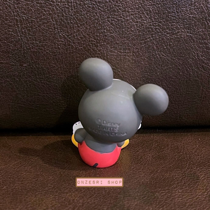 โมเดล Disney Characters A little sitting Soft Vinyl Figure ขนาดสูง 6 ซม. กว้าง 3 ซม. ตัวใหญ่ น่ารัก ตั้งได้ มี 4 แบบให้เลือก (สีจริงจะไม่ขาวเท่ารูปในเว็บนะคะ อย่างแมวมารีจะออกแนวสีครีม ๆ หน่อย)