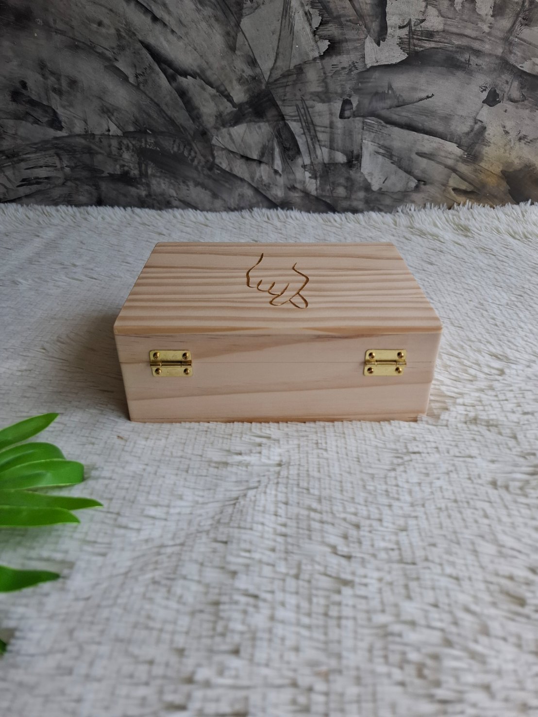 กล่องไม้สนฝาล็อค