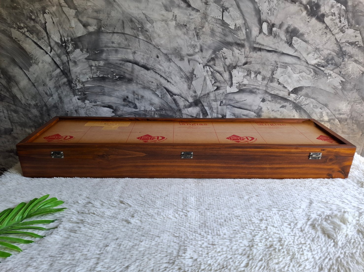 กล่องไม้ฝาล็อคอครีลิค