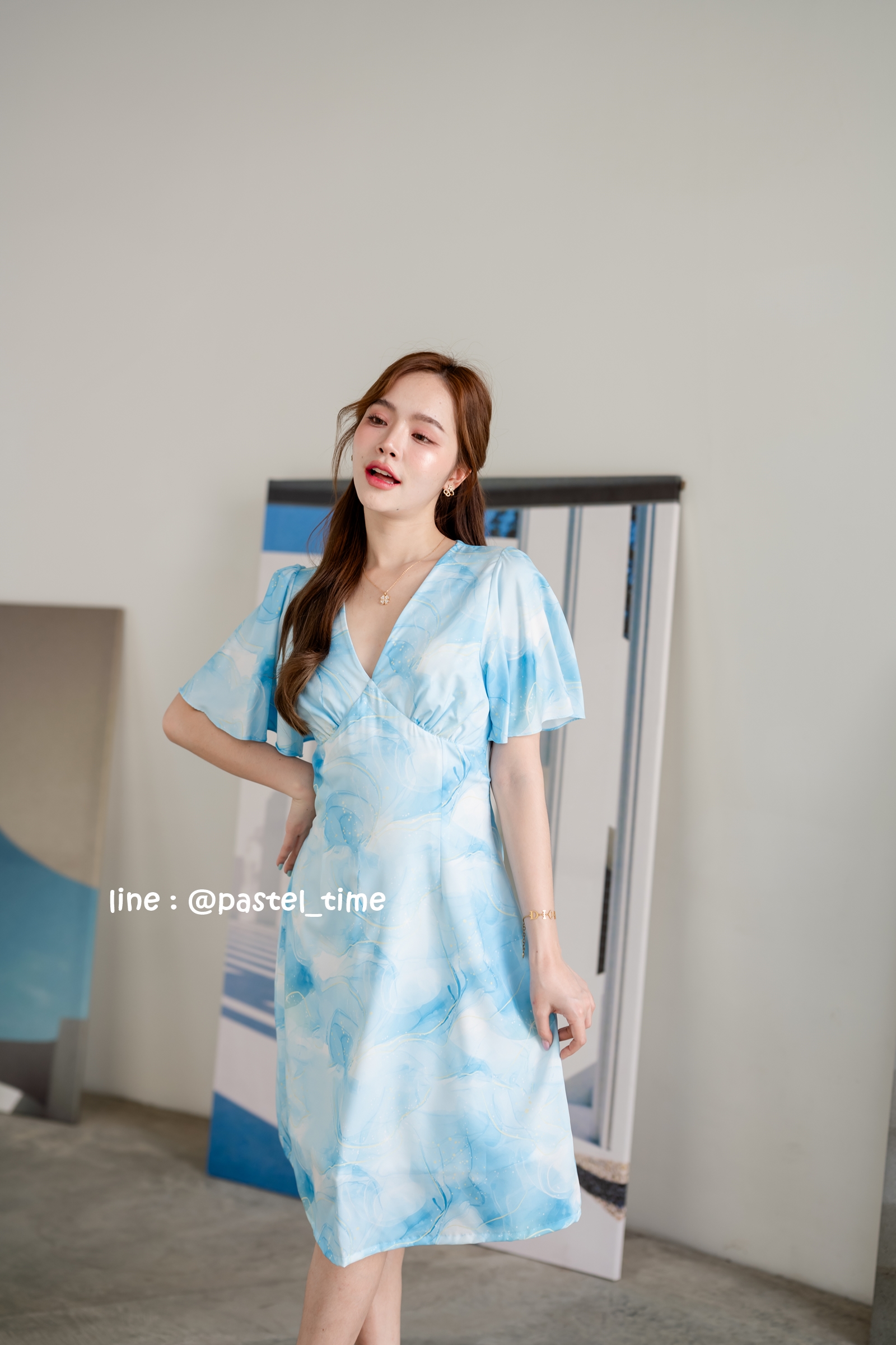 Sassy Marble Midi Dress : Vivid Blue โทนฟ้าสดใส