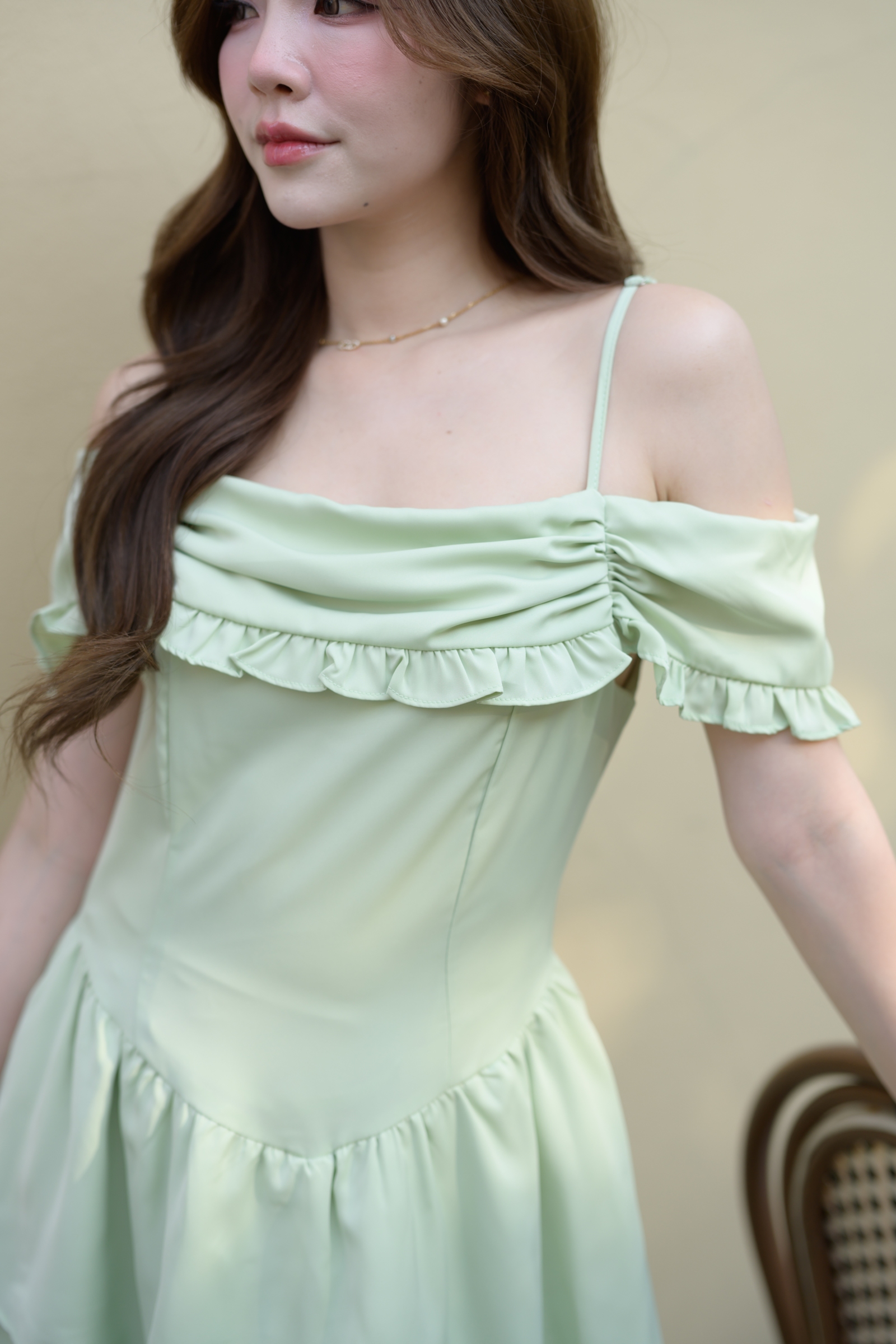 Fleur Classic Asymmetric Midi Dress : สีเขียว [Made by Pastel Time]