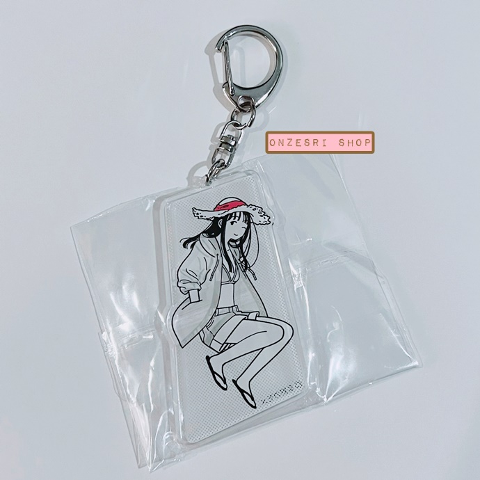 พวงกุญแจอะคริลิค Walking around the season จากศิลปินญี่ปุ่น Kamome Fuyuno ตรงที่เป็นเสื้อผ้าจะทำเป็นแบบใส ไว้ถ่ายกับพื้นหลังน่ารัก ๆ เปลี่ยนลายชุดได้ เฉพาะตัวอะคริลิกสูงประมาณ 6.5 ซม. มี 6 แบบให้เลือก