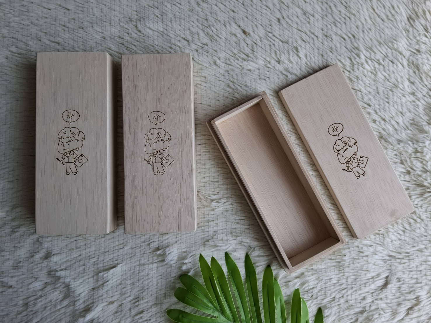 กล่องไม้ใส่ปากกา