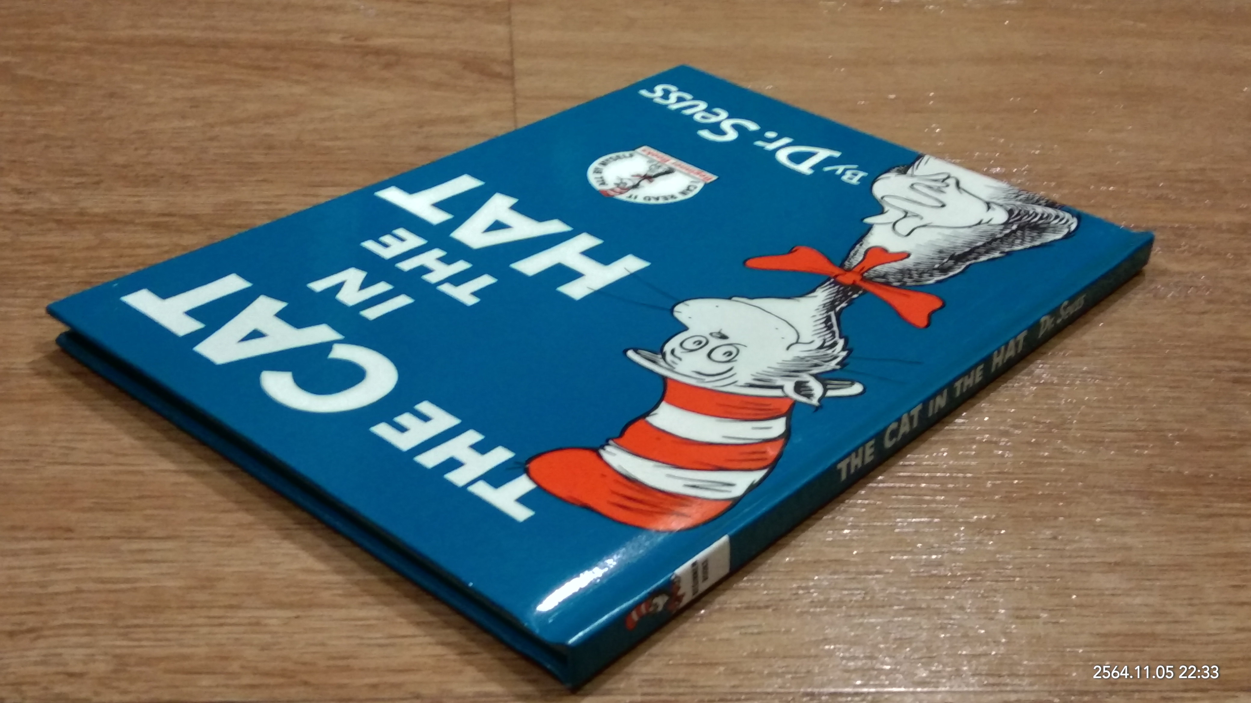 THE CAT IN THE HAT / Dr. Seuss