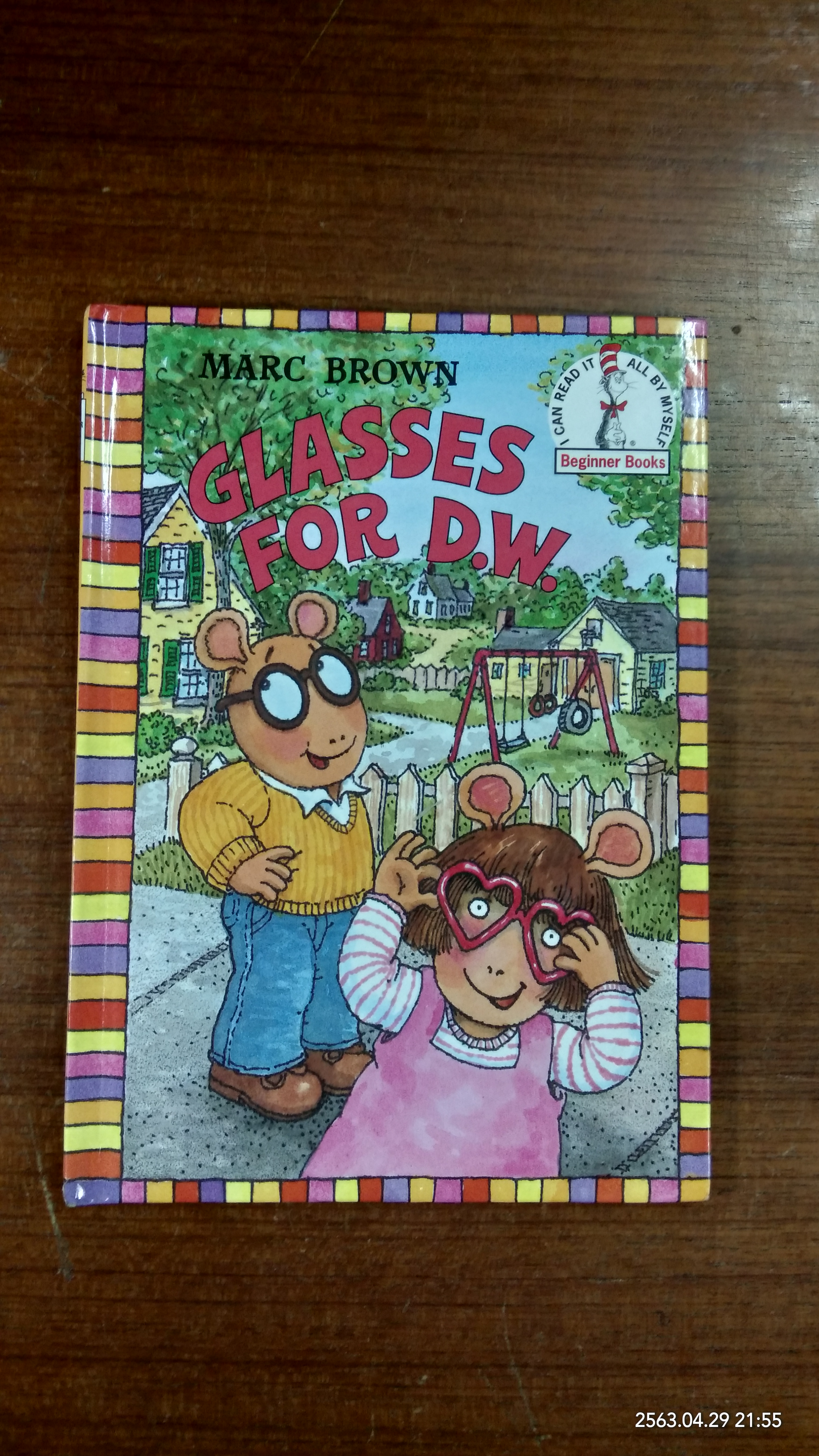 GLASSES FOR D.W. / MARC BROWN