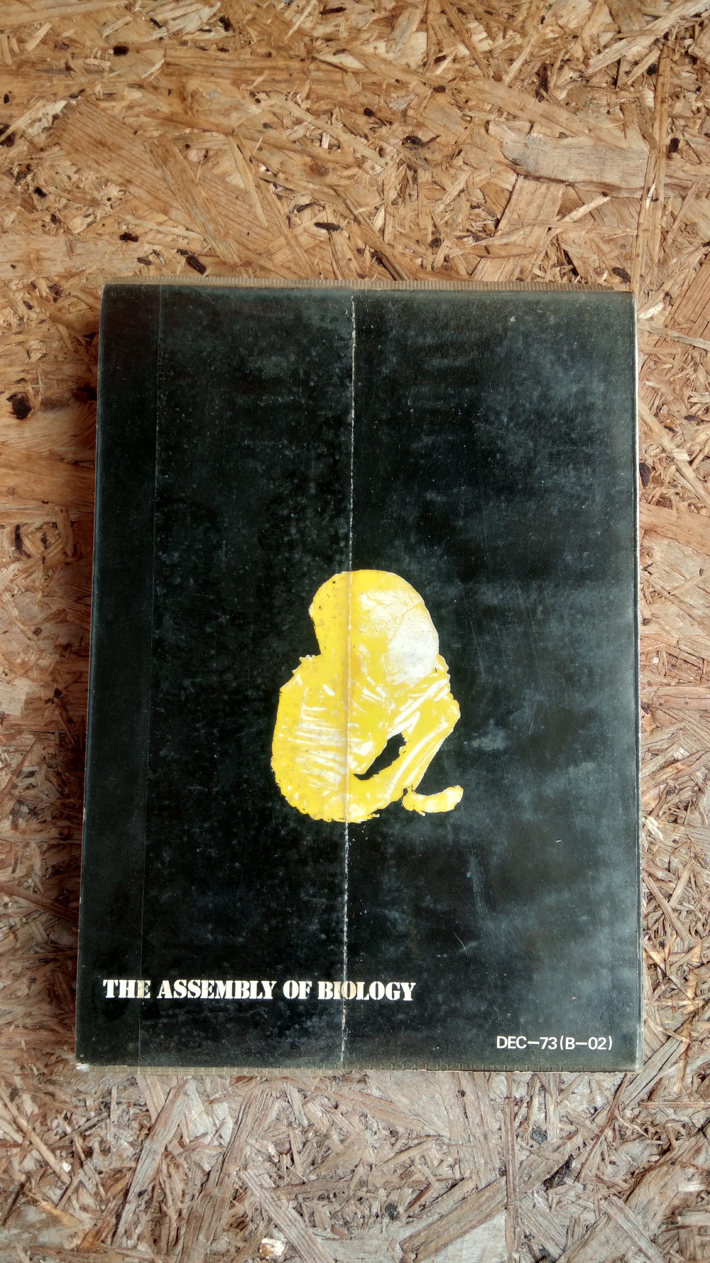 THE ASSEMBLY OF BIOLOGY