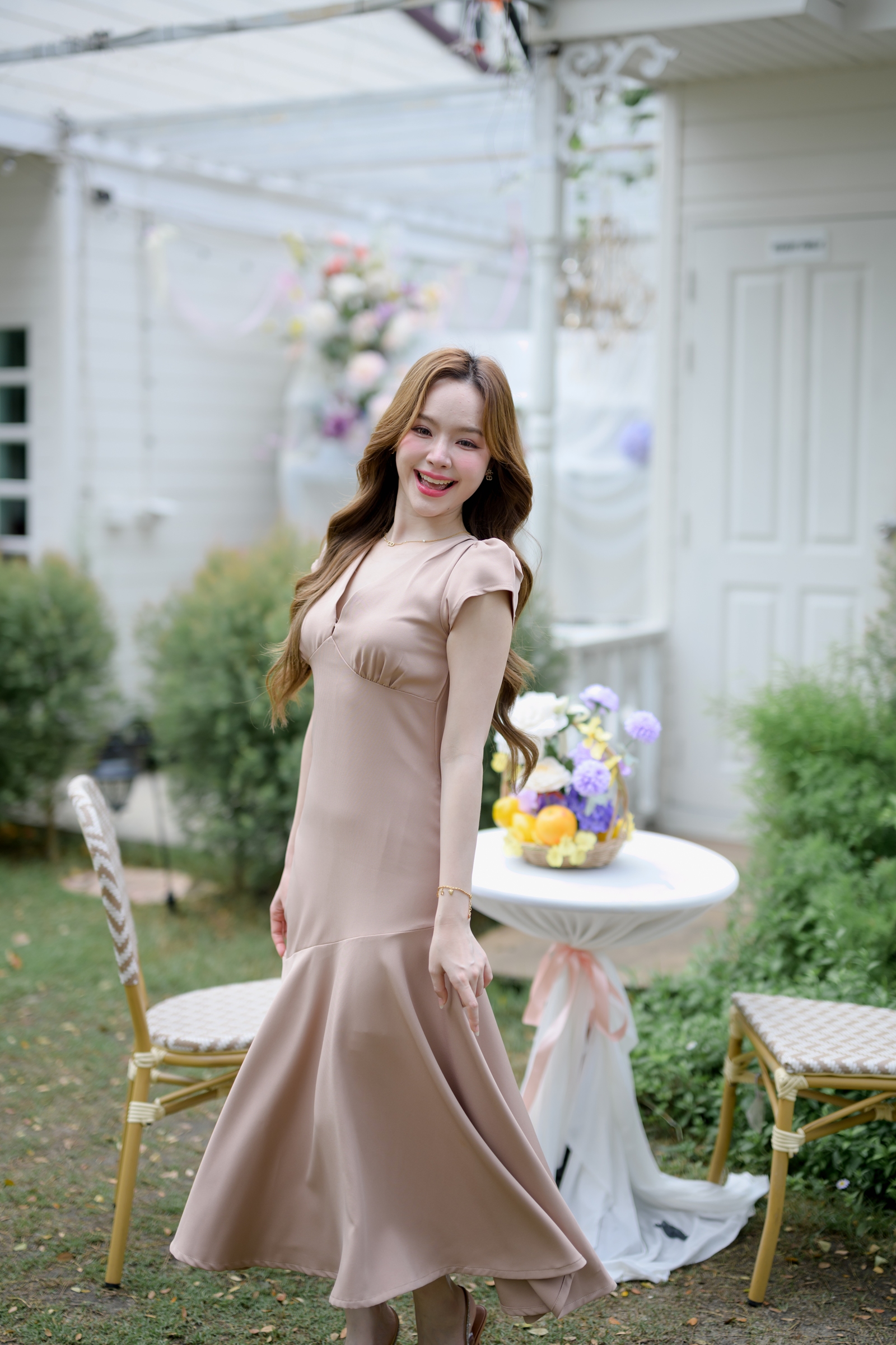 Petal Sway Maxi Dress : สีโอวัลติน
