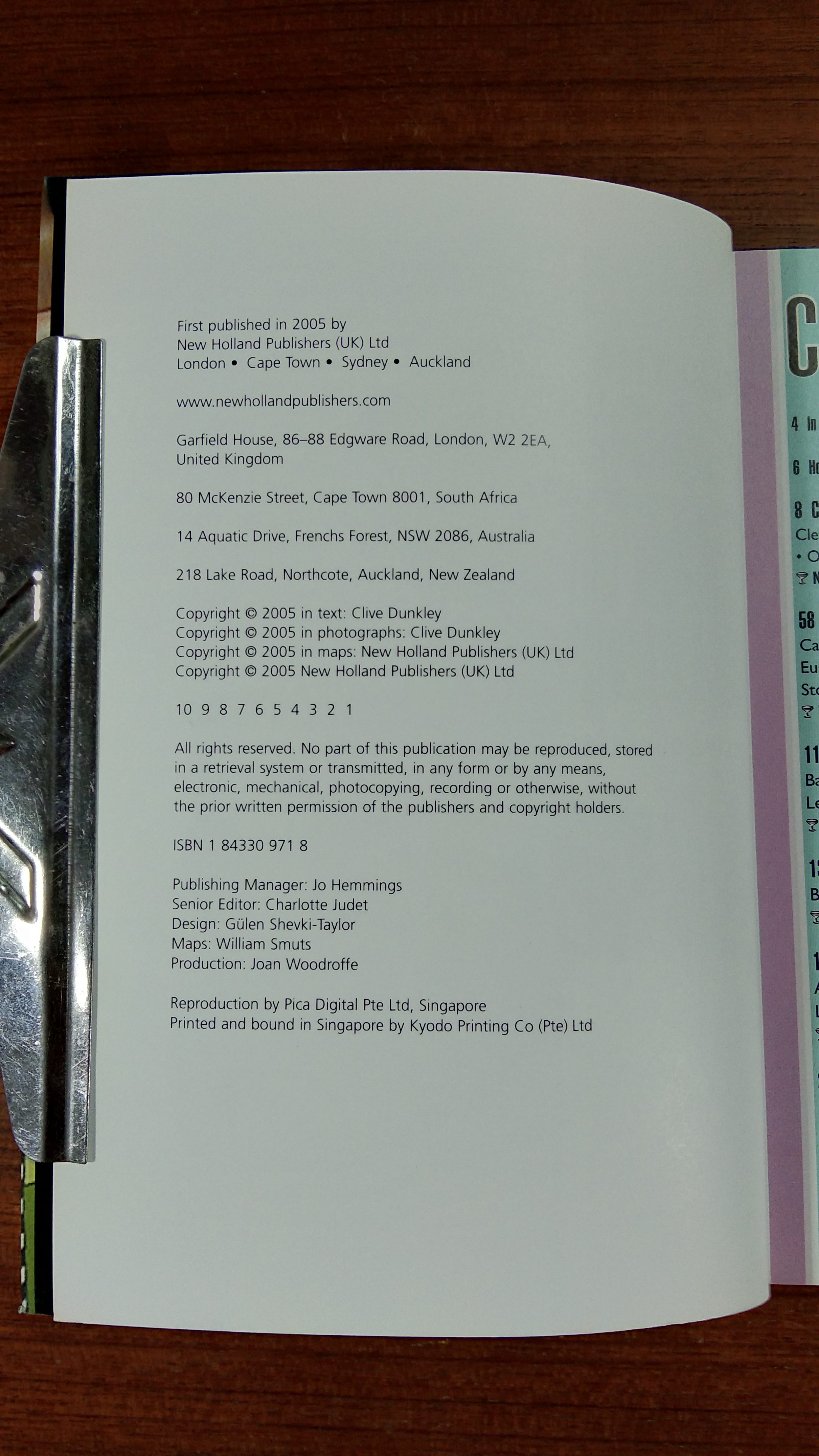 ESSENTIAL GUIDE TO LONDON'S RETRO SHOPS / CLIVE DUNKLEY