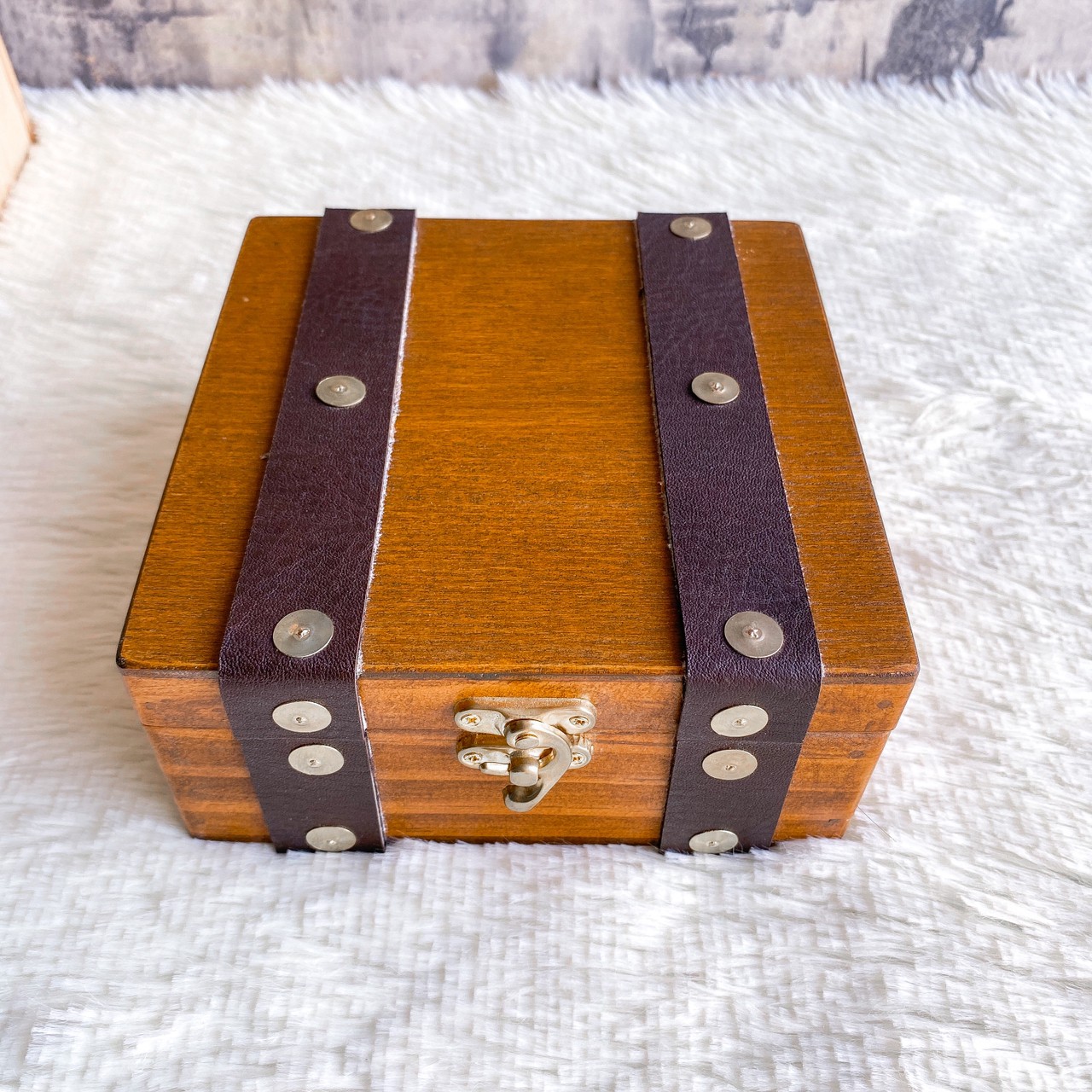 กล่องไม้ฝาล็อค ไซส์ S ตกแต่งหนัง (Wooden lock box, S size)