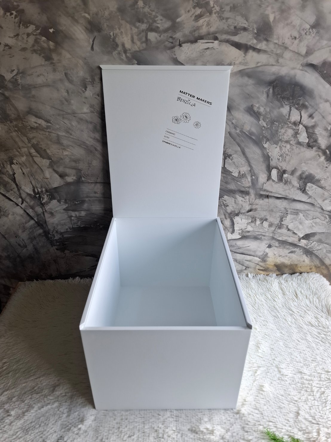 กล่องไม้ใส่โมเดลตุ๊กตา