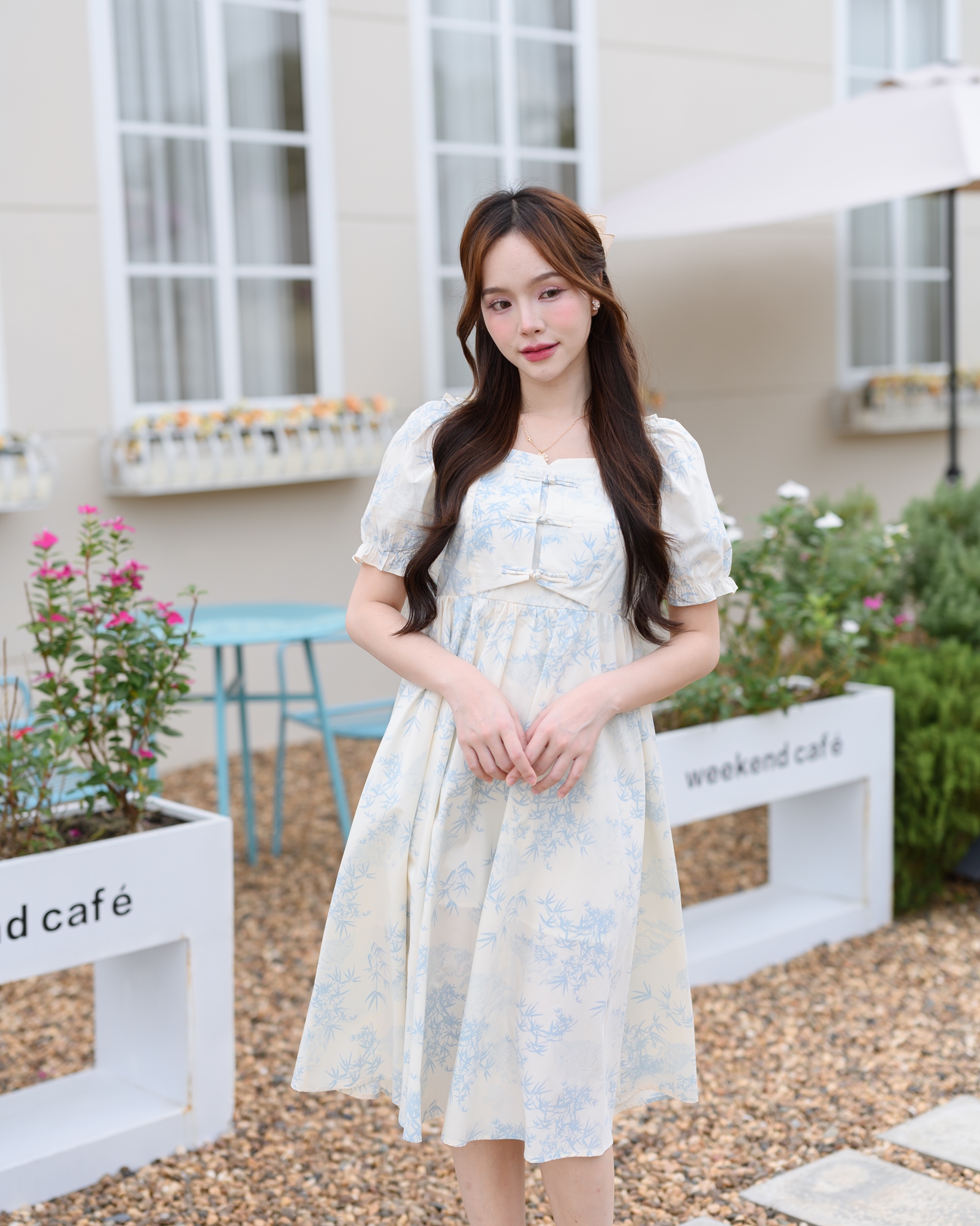 Ellie Leaves Dress เดรสกระดุมจีนลายใบไม้สีฟ้าบนพื้นสีครีม