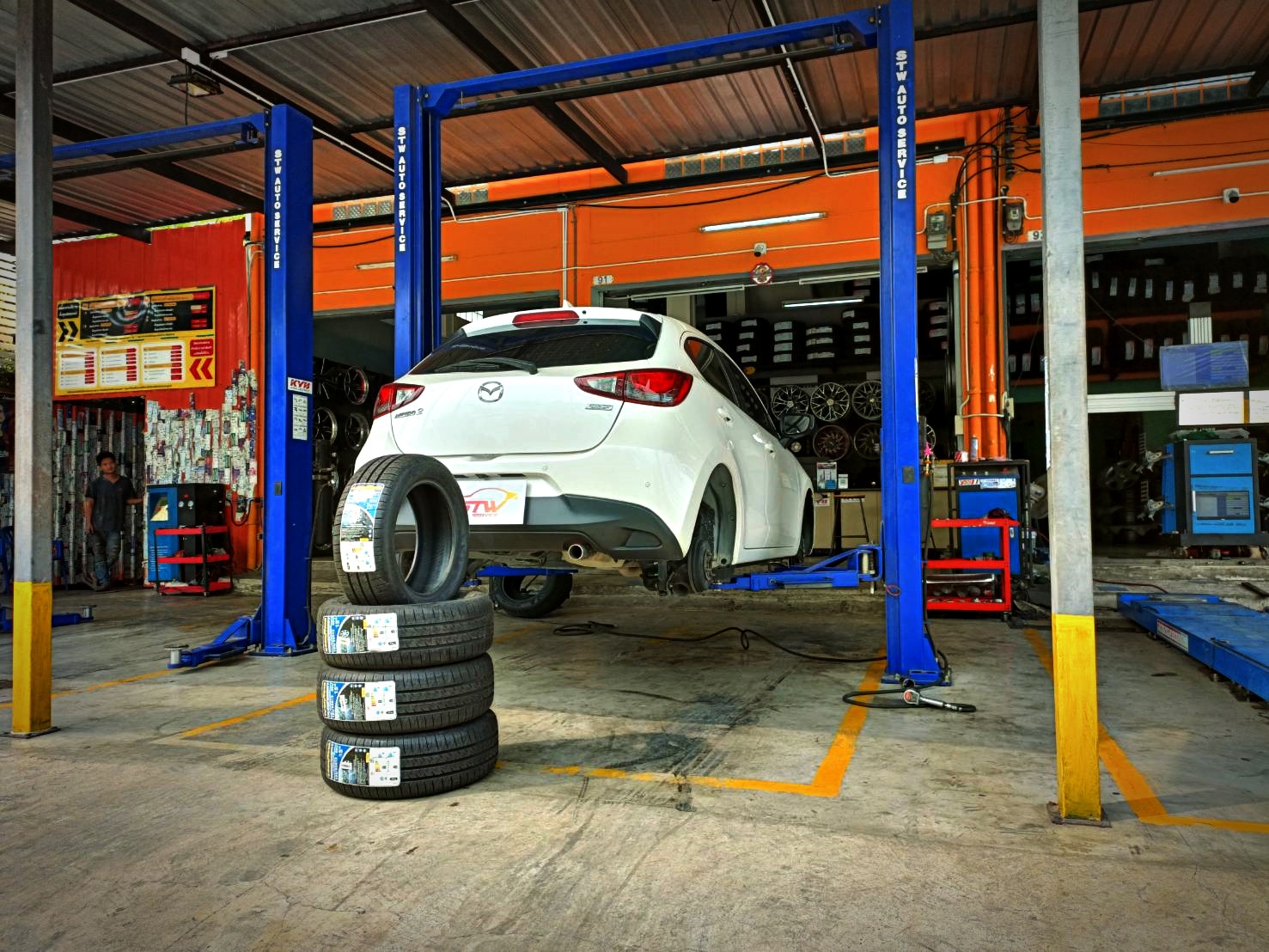 ยาง GOODYEAR DURAPLUS2 195/55R15 85V ติดตั้งใส่ MAZDA 2